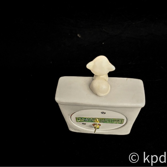 1984 Precious Moments figurine Lord Keep My Life in Tune plays “Amazing Grace” - Picture 7 of 9